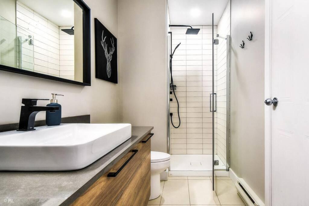 Chic Mt-Tremblant Condo With View On The Lake By Denstays Mont-Tremblant Exteriér fotografie