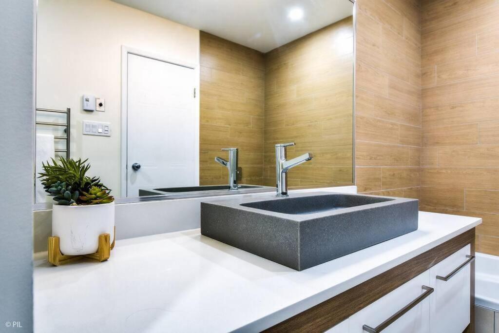 Chic Mt-Tremblant Condo With View On The Lake By Denstays Mont-Tremblant Exteriér fotografie
